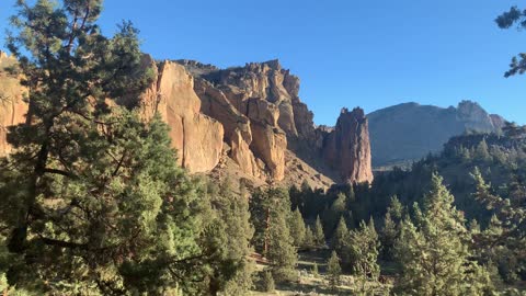 Central Oregon – Smith Rock State Park – Side Climber's Trail Exploration & Views – 4K