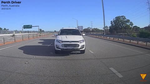 Too close for comfort - Rear dash cam captures accident — PERTH, AU 2012.02.15