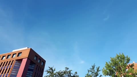 Himmel in Berlin am 10.08.2022 um 7:50 Uhr