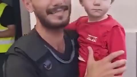 Palestinian journalist finding his daughter in Gaza after Israeli bombings of residential homes