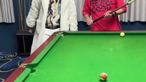 Funny BILLARD VIDEO