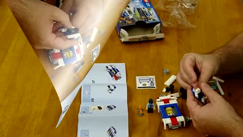 Unboxing Lego 60239 Police Patrol Car