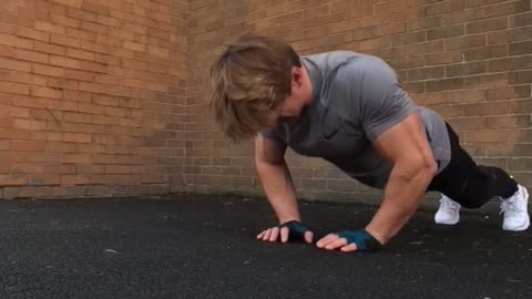 HOME PUSH UPS WORKOUT!