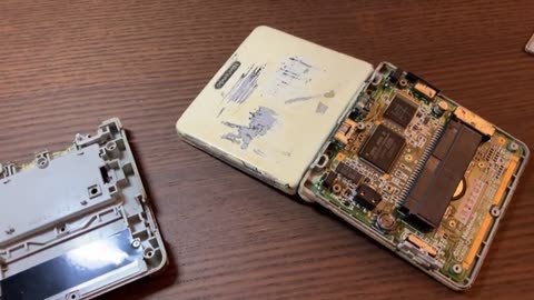 GAMING - Replacing a Game Boy Advance SP shell (Mudar uma capa Game Boy Advance SP)