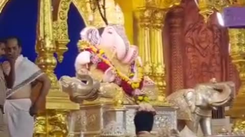 Pune ke dagduseth halwai ganpati ke mandir parisar me sri ram janm bhumi ki halkiya