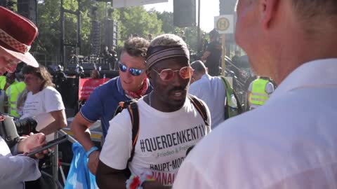 Querdenken Demo Berlin 1.8. NANA LIFESTYLER im Interview Wir stehen für Frieden