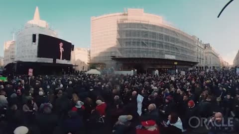 🚨 A massive crowd stands outside the BBC building screaming, “SHAME ON YOU!!