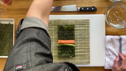 HOW TO REALLY ROLL A SUSHI!!