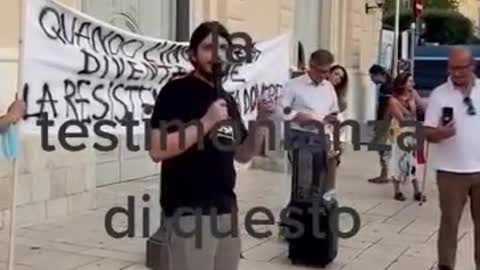 Manifestante racconta la reazione avversa della madre.