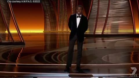 Will smith smacks Chris rock