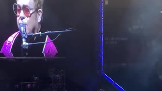 Elton John pledges $1 million to bushfire relief after powerful speech