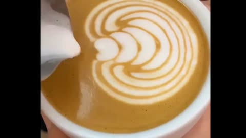 Tulips latte art