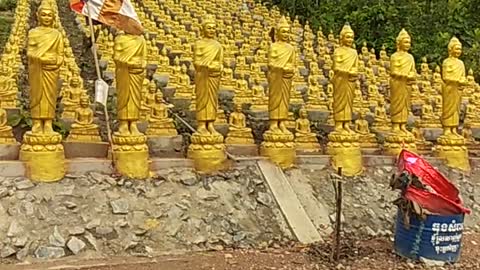 Thousands of Buddha Statues