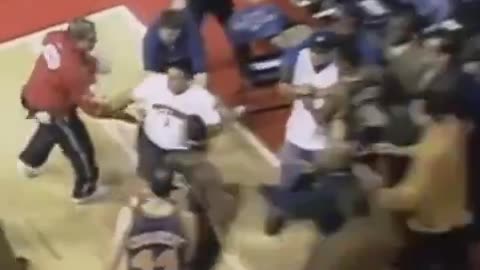 Flashback: The biggest NBA brawl in history "Malice In The Palace"🏀😳👊