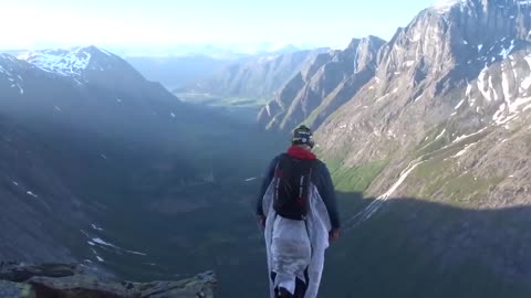 Wingsuit in Norway - Trollstigen😮😮