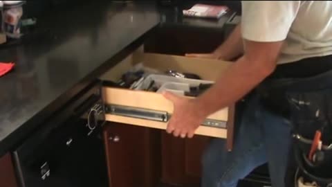 Removing Cabinet Drawer with Full Extension Hardware for Dummies