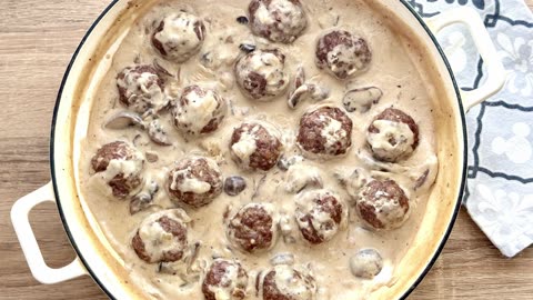 MEATBALLS WITH SOUR CREAM GRAVY