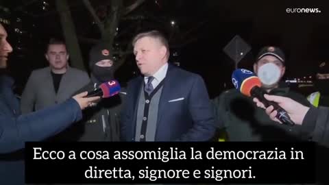 L'ex Primo Ministro slovacco, Fico, viene arrestato dalla polizia in diretta su Euronews