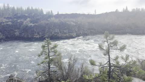 Rugged National Wild & Scenic Deschutes River Trail – Central Oregon – 4K