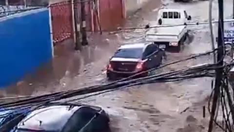 Major floods due to heavy downpour in Tegucigalpa, Honduras 🇭🇳 (14.06.2024)