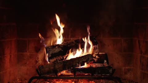 🔥 Cozy Fireplace Ambience- Fire Burning & Crackling