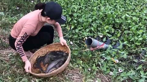 Unbelievable fishing and snake technique