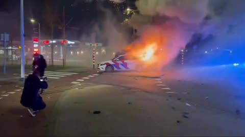 Police cars set on fire as Eritreans run riot in the Hague, Netherlands last night