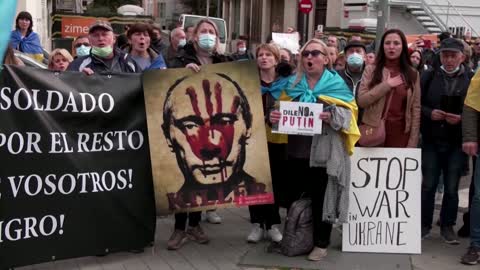 Javier Bardem protests outside Russian embassy