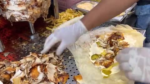 Dubai people are addicted to the incredible Syrian shawarma that won't be forgotten!