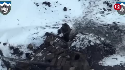 "Russian soldier preparing for hand-to-hand combat"–Drone chases Russian seeking to survive in cold