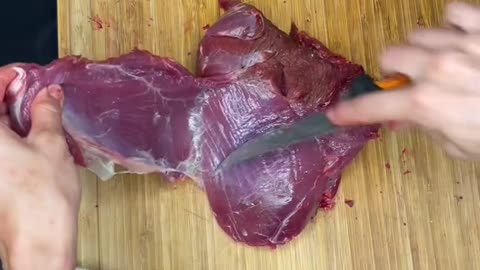 Butchering a deer hindquarter #venison #cooking #Recipe