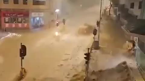 🛑 #BREAKING | #HONGKONG Intense flooding in Hong Kong