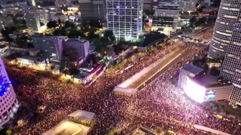 Over 300,000 people gathered in #TelAviv tonight, demanding a ceasefire and a hostages deal