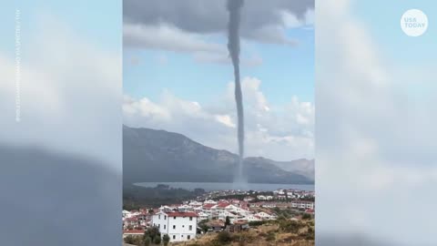 Towering waterspout twists on Turkey's coastline | USA TODAY