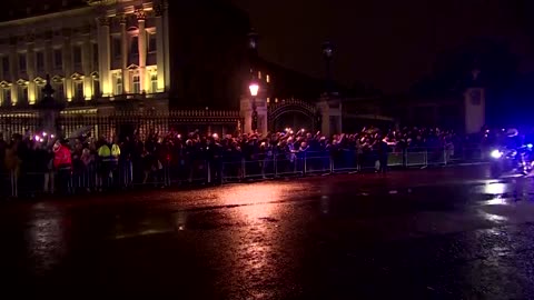 Crowds watch Queen's coffin journey to Buckingham Palace