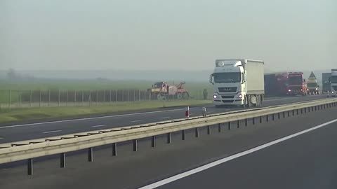 A2 in Polen LKW in den Graben gefahren