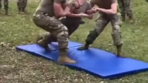 US Female Soldiers Taser Training Reactions ���� #usa #army