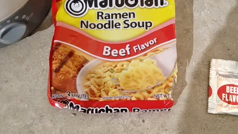 Eating Maruchan Ramen Noodle Beef Flavor, Dbn, MI, 9/2/24