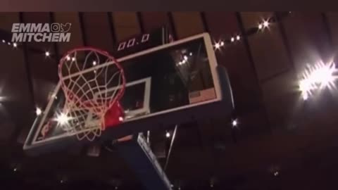 Trump shoots a free throw