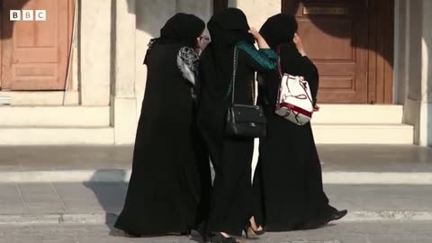 France to ban Muslim students from wearing Abaya in state school