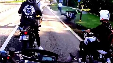 Dirtbikers chased by police 😱