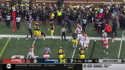 Michigan RB Blake Corum Suffers Knee Injury vs Illinois | 2022 College Football