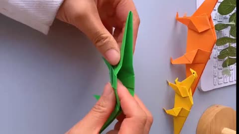 Teach you to fold a cute little dinosaur with a piece of paper, just use it to coax your baby!