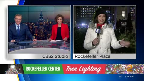 Spectators at Rockefeller Center tree lighting not deterred by rain