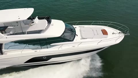 2019 Prestige Yachts 590 Flybridge