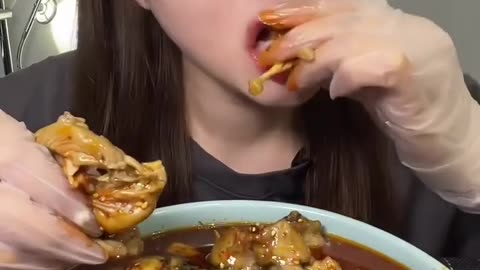 Chinese Girl Eating Lobster😱🦞