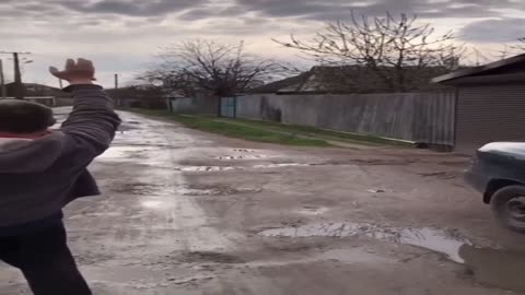 "¡Mira, papá está volando!" - la familia felicita al piloto ucraniano, que vuela en un helicóptero