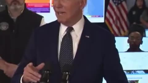 Joe Biden just read "say that again" off his teleprompter, watch