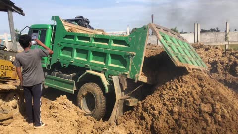 2.5Ton Dump Truck Get Stuck ,Loading Fail