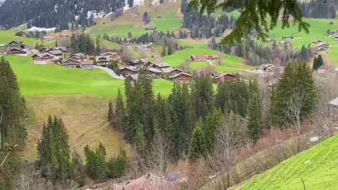 🚩GSTAAD looks like paradise on earth. Would you like to ?😊✨️♥️